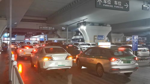 2元調(diào)度服務(wù)費(fèi)取消后，鄭州東站P5停車(chē)場(chǎng)為何更堵了？